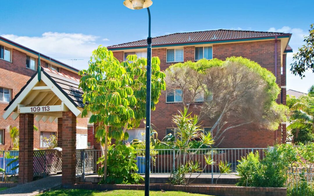 109-113 Eloura Road (1990)