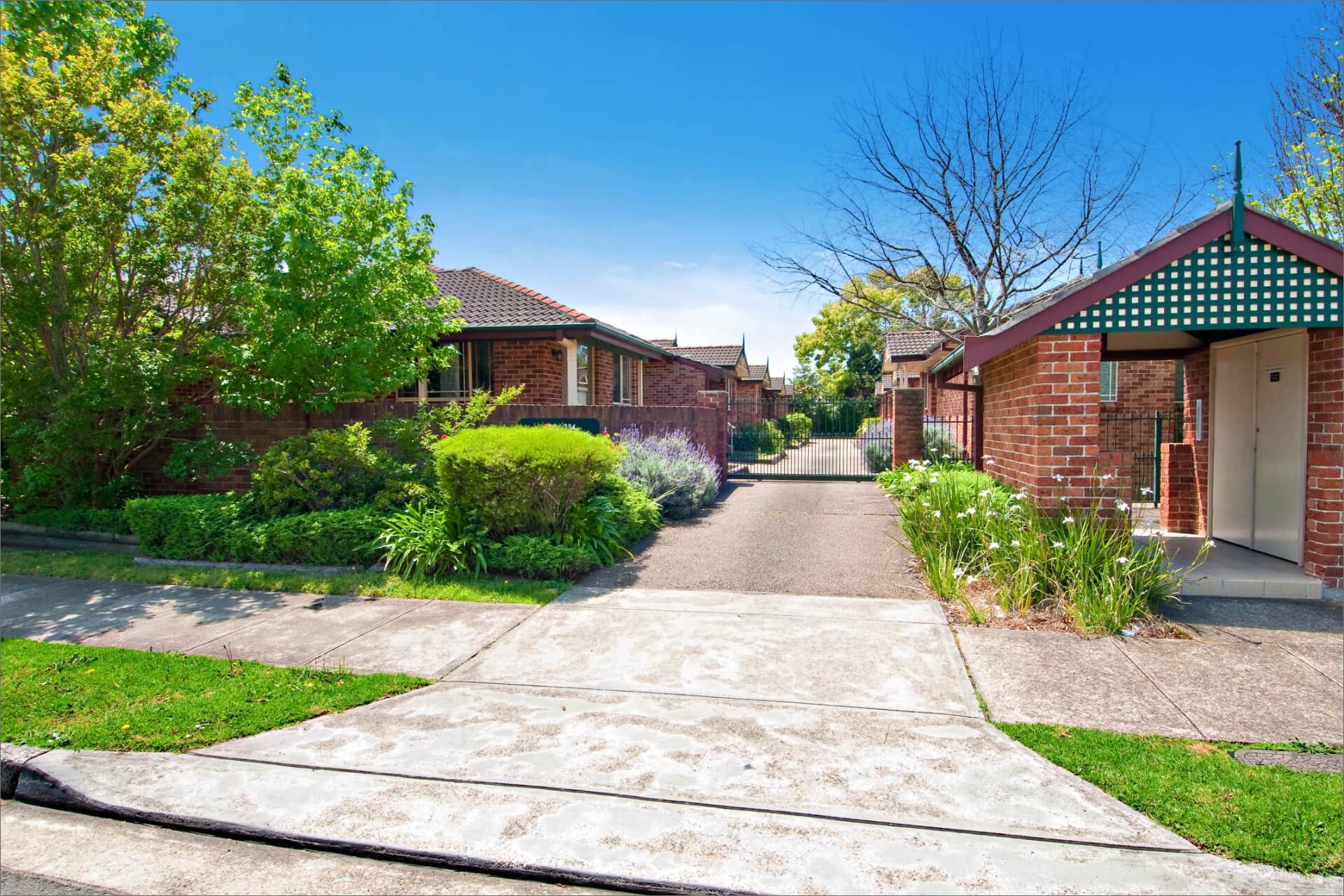 228-234 Woniora Road South (1992)