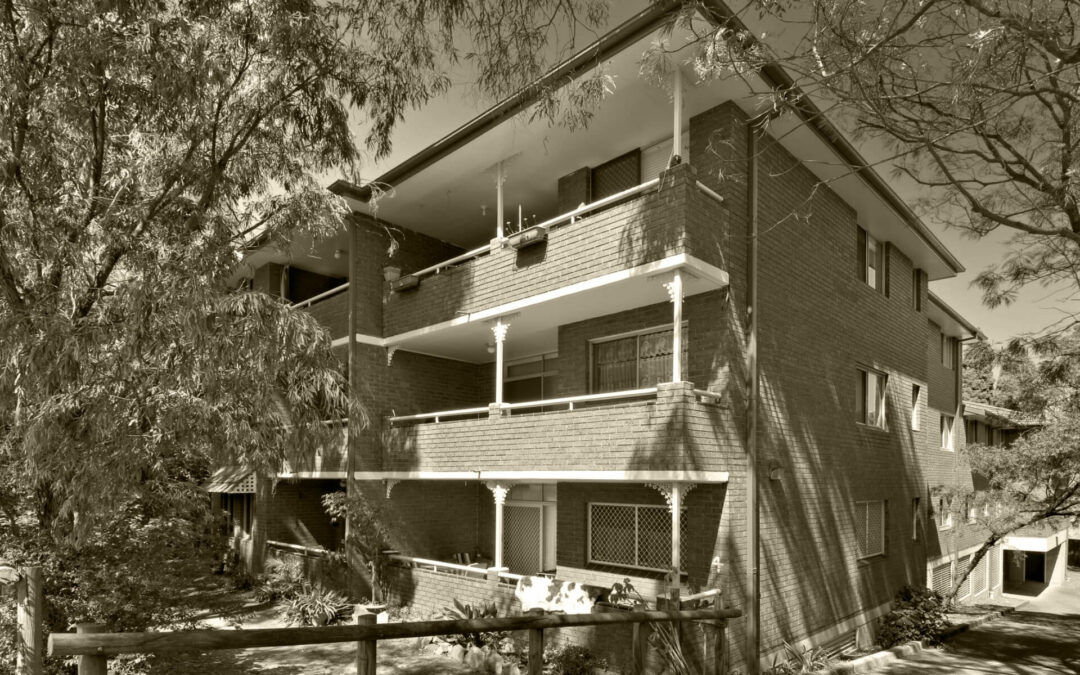 6-8 Hampton Court Road (1989)